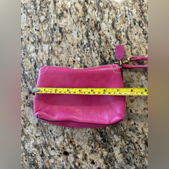 Coach Fuchsia Leather Wristlet with turn lock and hang tag EUC - Picture 9 of 9